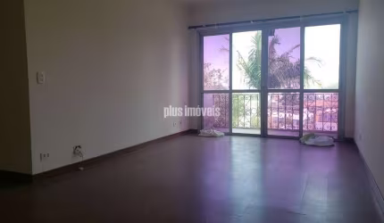 Apartamento com 3 quartos (1 suíte) em prédio clássico em Santo Amaro