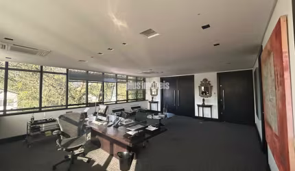 Cidade Jardim 650,0m² Área Construída, 700,0m² Área de Terreno 17 vagas de Garagem
