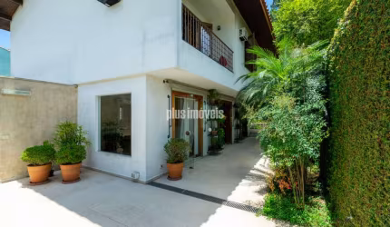 PRÓXIMO AO COLÉGIO PORTO SEGURO MORUMBI 370,0M² 4 DORMS,  2 SUÍTES, 2 GARAGEM - QUINTAL COM PISCINA