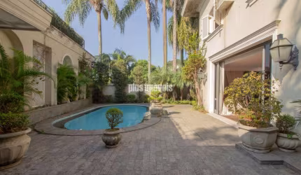 Jardim Guedala 545,0m²AC - 680,0m²Área de Terreno 4 Suítes, 6 Vagas, Piscina, Churrasqueira Quintal