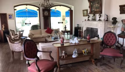 Casa com vários ambientes e muito espaço no Jd Guedala