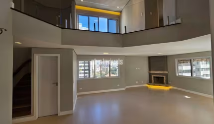 Apartamento duplex reformado com 4 quartos na Aclimação