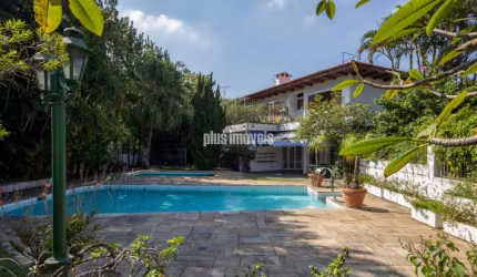 Morumbi 1.231,0m² Área de Terreno, 678,0m² AC - 4 Suítes 4 Gar, Piscina e Quadra de Squash