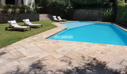 CASA COM 1.300M² EM RUA FECHADA FRONTAL PÇA. VINICIUS DE MORAES