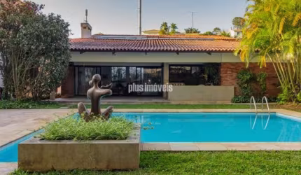 Jardim Guedala 910,0m² Área de Terreno, 523,0m² AC - 4 Dorms, 2 Suítes, 1 Suíte Americana , Piscina