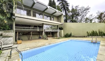 Casa 5 Suites 8 Vagas em Rua Fechada  no Morumbi!!!!