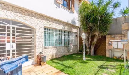 Sobrado residencial em rua sem saída