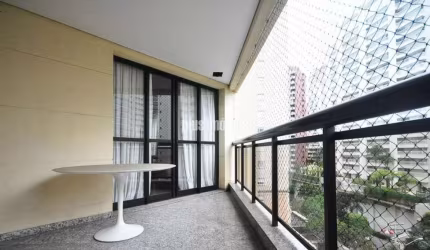 Apartamento com 4 dormitórios à venda, 221 m²