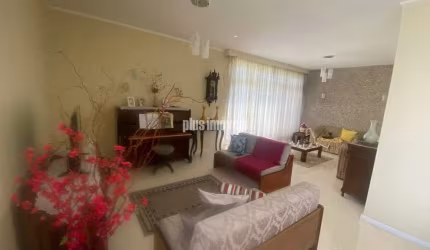 CASA A VENDA COM PISCINA NA LAPA