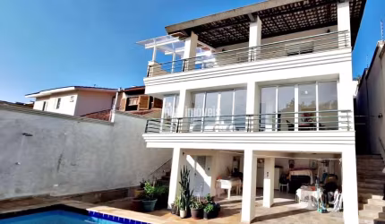 CASA NA VILA INAH - 380,0M²AC E 420,0M² ÁREA DE TERRENO,  3 SUÍTES, 5 VAGAS, PISCINA E CHURRASQUEIRA