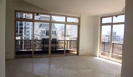 Altíssimo padrão.  642m² elevador de Shabat