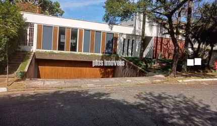 SOBRADO EM ÓTIMA LOCALIZAÇÃO DO CAMPO PELO