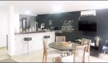 Maravilhosa casa lindamente equipada e decorada, em condomínio fechado com 3 suítes, sendo 1 suíte m
