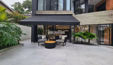 Linda Casa Recém-Reformada no Brooklin - 408 m2 - AGENDE UMA VISITA!!!!