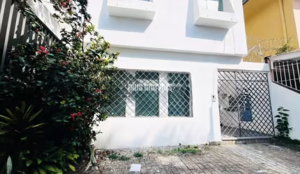 Sobrado com 4 Quartos e 1 banheiro com, 138 m²
