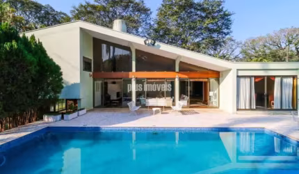 Jardim Guedala  1.337,0m² Terreno  677,0m²  Área Construída  3  Suítes,  8 Vagas.
