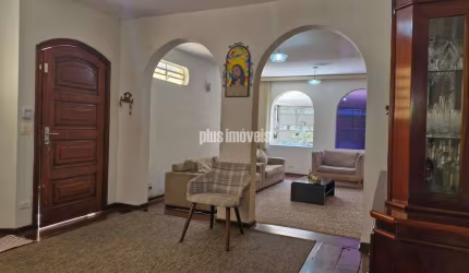 Amplo com muita luz, quintal e bem localizado