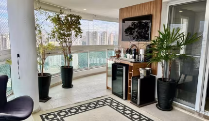 Apartamento com 3 Quartos e 5 banheiros à Venda, 260 m²