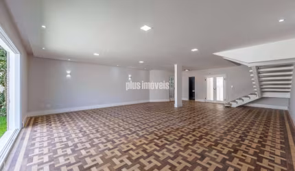 Casa para venda com 4 quartos, 334m²