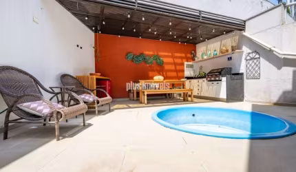 CASA EM CONDOMÍNIO COM 4 DORMITÓRIOS, 2 SUÍTES , 3 GARAGEM   - PISCINA E CHURRASQUEIRA.