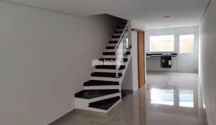 CASA EM CONDOMINIO, COM QUINTAL E DEPOSITO
