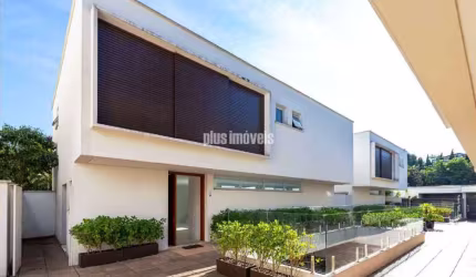 MARAVILHOSA CASA EM CONDOMINIO FECHADO