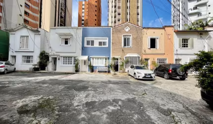 Casa de Vila - ( com quintal! e entrada lateral ) Custo beneficio excelente!