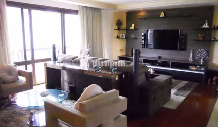 Excelente apartamento no Moema