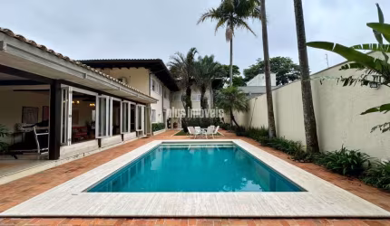 BELÍSSIMA CASA DE VILA COM JARDIM E RUA FECHADA ALTO DA BOA VISTA