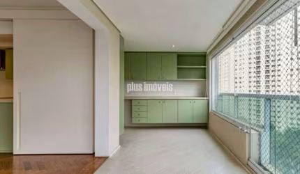 Belíssimo apartamento andar alto, living amplo, varanda envidraçada
