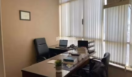 Reformado, com móveis embutidos de  excelente qualidade.