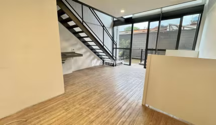CONJUNTO COMERCIAL COM 68,0M²AU 68,0M² ÁREA ÚTIL  GAR