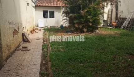 Terreno totalmente plano, com uma edícula ótima localização
