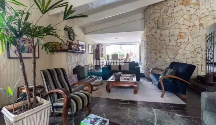 Casa à venda com 450m², 5 quartos e 4 vagas- INTERLAGOS