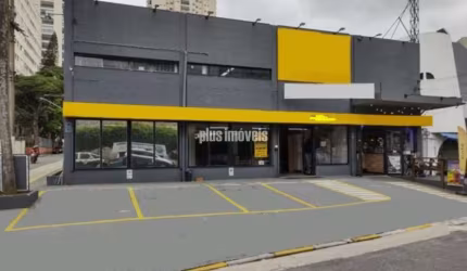 IMOVEL DE ESQUINA COM TERRENO DE 2.257 M² E ENTRADA EM 3 RUAS
