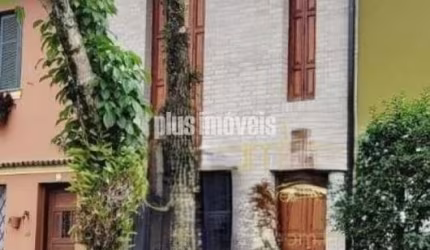 CASA DE VILA NA HÍPICA DE SANTO AMARO