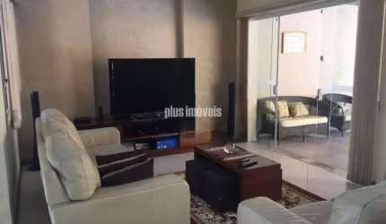 Imóvel espaçoso à venda com 4 quartos, sendo 4 suítes, e 5 banheiros