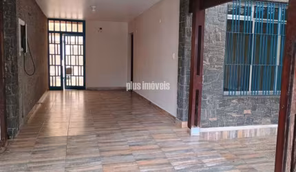 Amplo sobrado comercial e residencial.