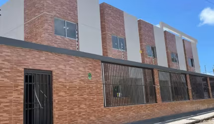 Casa em Candeias com 95 metros 3 quartos e 3 banheiros com vaga de garagem