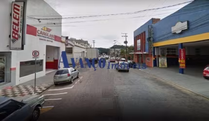 Barracão comercial semi novo no coração da Vila Arens