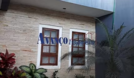 Lindo sobrado com acabamento impecável - Estuda Permutas