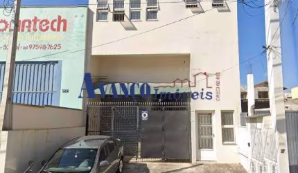 Imóvel comercial em pavimento superior - Dividido em 3 salas