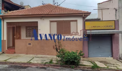 Casa com salão comercial (ou garagem) á 20m da Avenida Samuel Martins