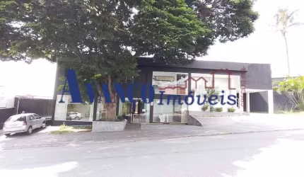 Linda casa comercial em ótima localização na Vila Progresso