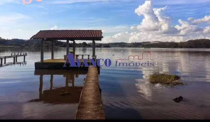 Maravilhosa Chácara com fundo para represa de Atibaia