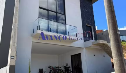 Maravilhosa casa à venda no Residencial Laguna Club em Várzea Paulista
