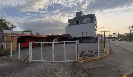 Terreno de esquina com 17,50 x 29,46* no binário ao lado do Hipermercado Komprão do bairro Vila Nova