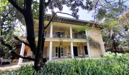 Casa à Venda em Alto de Pinheiros - SP