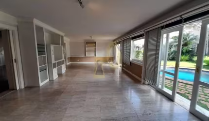 Casa Luxuosa à Venda e Aluguel em SP