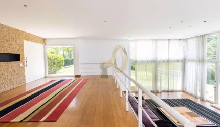 CASA EM CONDOMÍNIO DE ALTO PADRÃO